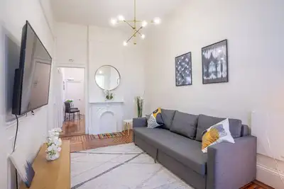 Image de Spacious 3 Bd 2 Ba w/ Bonus Room, Laundry in Central Hayes Valley, Pet Friendly