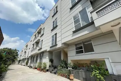 Image de Royal Bnb Two bedroom apartment in  Lahore, downtown, free parking, wifi with Ac