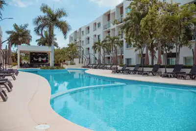 Secure Condo in Cancún: Pool, Bbq & Pets