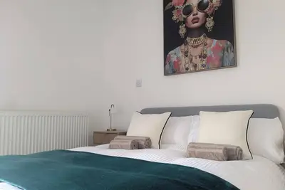 Image de Top Floor -2 Bedroom -2 Bathroom \nLess than 15 Minutes From Harry Potter Studios