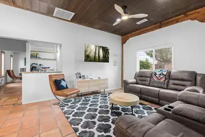 Image de Bosque \"Abeyta\" House