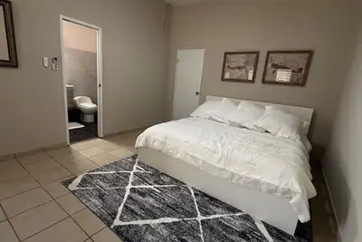 Image de Intimate Oceanfront Studio with Courtyard & Beach Access