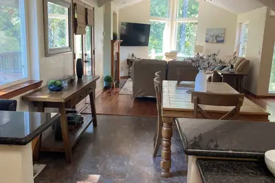 Image de Serene Heaven! Nw Salem 3 bedroom, 2 bath house Ac, takes pets, fenced backyard.