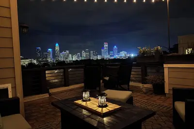 Image de Skyline Rooftop, Walk to Stadium, Walk to Uptown