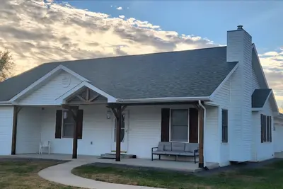 Image de Cozy & inviting house in Holts Summit. 10 minutes from Jefferson City.