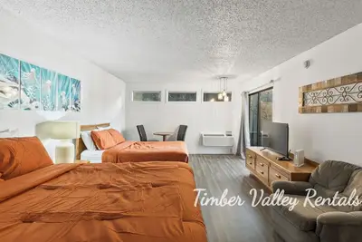 Image de Lakefront Treat - Private Suite, Tv, Dining - Unit 3