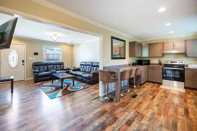 Image de Private Backyard• Free Parking• Grill• Deck