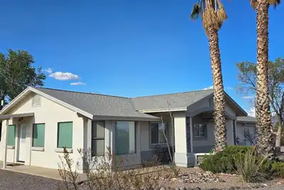 Image de Charming 3 bed 3 bath home with stunning views of Mt Graham and valley below.