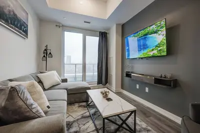 Image de Luxury Two Bedroom Condo w/ King Bed & Gym