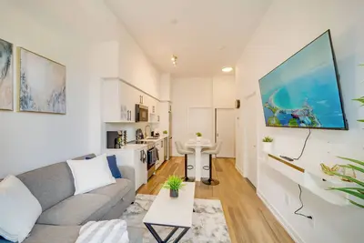 Image de Modern and Cozy in Central Kw w/ Gym