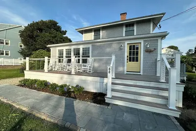 Image de New: renovated beach house in Scituate's family-friendly Sandhills neighborhood