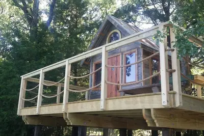 Image de Charming Waterfront Tree House in Kaufman
