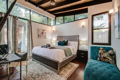 Image de Paradise Retreat: Heated Pool, Jacuzzi & 75” Tv