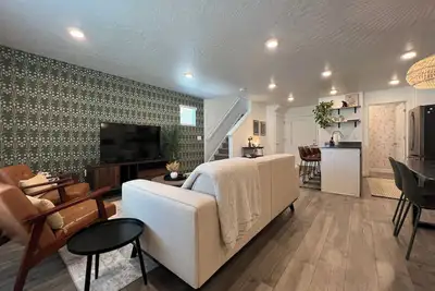 Image de Charming Layton Townhome. Cozy home near Hill Afb, Lagoon & Snow Basin.