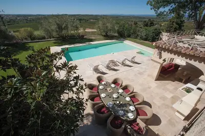 Image de Country Manor House with incredible views and very private setting.
