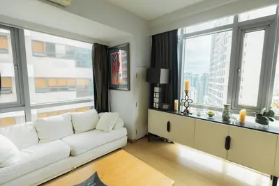 Image de Spacious 2-bedroom condo unit with pool and gym access in tranquil Taguig Bgc