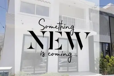 Image de Kick back and relax in this calm, stylish space.