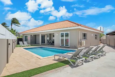 Image de Private Pool! 3-Min To The Beach!