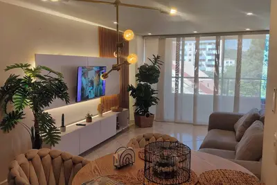 Image de Espacio cómodo elegante con balcón y central 401