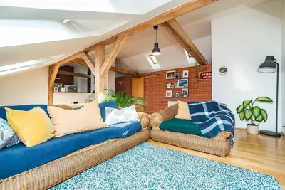 Image de Bright and airy apartment in unique suburb