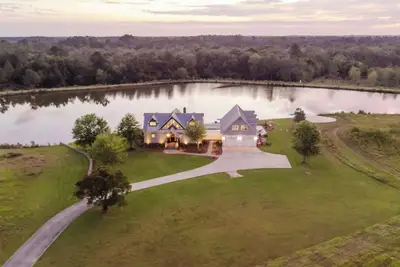 Image de Georgia on My Mind\nCoastal farmhouse on 190 acres for total privacy - sleeps 12