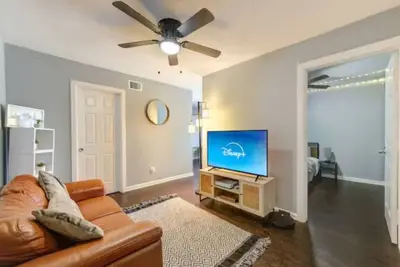 Image de The Funky 2 bed 1 bath apartment near Downtown