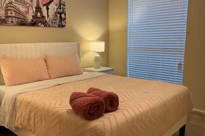 Image de Paris Balcony by Medical Center & Nrg Stadium!