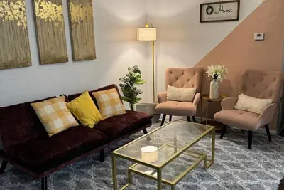 Image de Pink 1bhk, 5 miles from Downtown + Free Parking