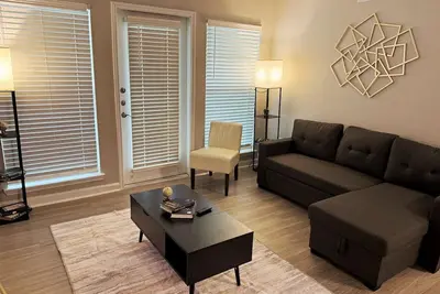 Image de Gothic Blush King 2Bed near Texas Medical Center & in front of Nrg Stadium