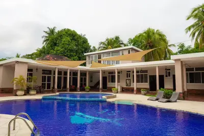 Image de Alojamiento Masagua Escuintla con Piscina y granja