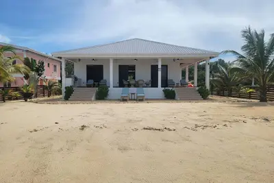 Image de Beachfront Beach Heaven Beach House