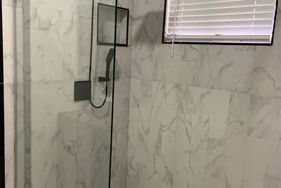 Image de Charming new 2 Br, 2 Br ocean view villa in Snow District, Ac, private/secure