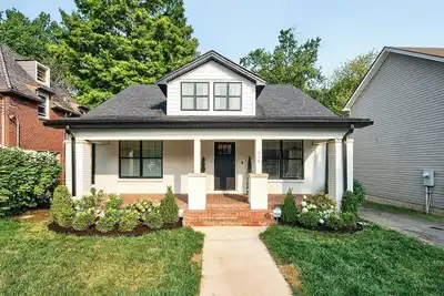 Image de Upscale 6 Bedroom Home Near Stadium and Restaurants