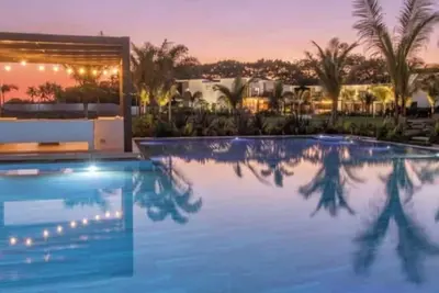 Image de Oceanfront Escape – Luxury Villa Just 5 Min Walk to the Pacific Beach