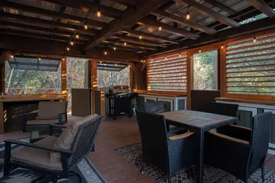 Image de Treetop Tinyhouse- Cozy 1-bedroom mobile home in charming Springville with Ac