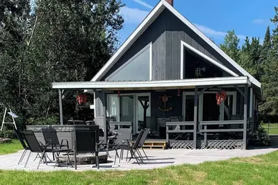 Image de Waterfront 3-bedroom house with outdoor hot tub in Barbeau