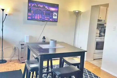 Image de Lovely Penthouse 2 Br apartment with great views!