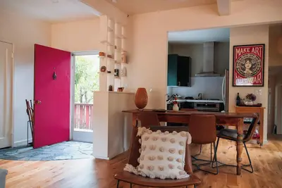 Image de Charming Cottage - Heart of Larkspur, Ca  \n30 days minimum starting Nov 13, 2025