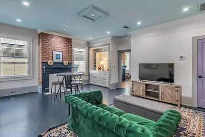 Image de Dueling Sisters' Historic Escape, 4 bedrooms, 3 bath. Walk to Forsyth Park