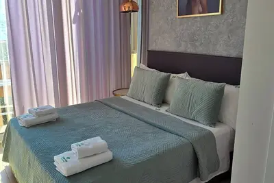 Image de Green Gem 142c Palase\n        Green coast