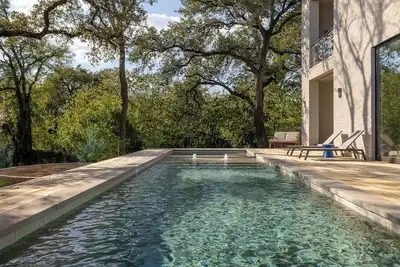 Image de Tarrytown Luxury + Private Pool - Everest!