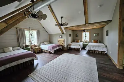 Image de Peaceful luxury cabin in charming Cotter, two miles from Wild Cat boat launch.