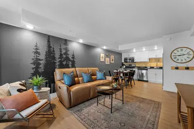 Image de King Suite w/ Pool • 2 min to Branson Landing