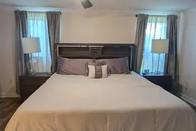 Image de Garden Home/Heated Pool/King-Bed/20 min Beach/Pets Allowed/ Img Sports/Utc Shop