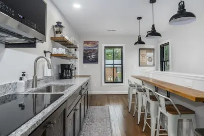 Image de Stylish Haven in downtown Lex, Walk to W&L, Vmi