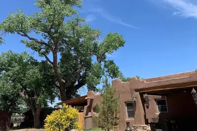 Image de Flyover Cottage/Quaint 2-bedroom house in charming rural Albuquerque