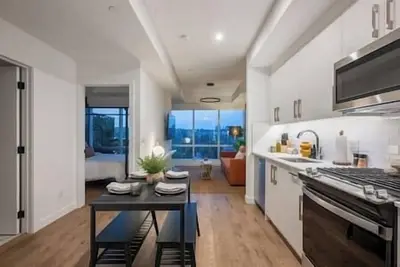 Image de 2br in Kensington w/ King Bed, Parking + Ac