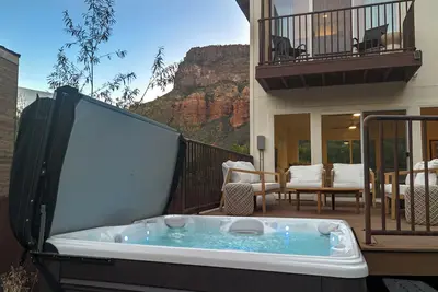 Image de Sedona Canyon Whisper: A 3br retreat in Oak Creek Canyon with stunning red rock views.