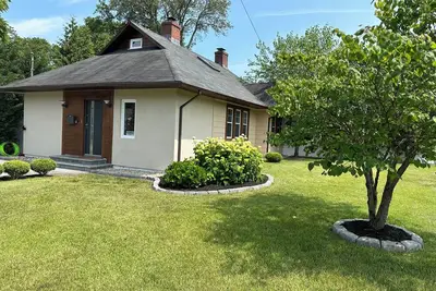 Image de Lovely 3-bedroom house with Wooden Fireplace, Pool and Private Backyard.