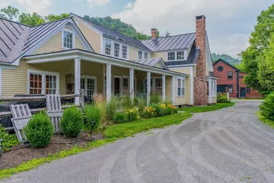 Image de Only Steps to S6 - Saskadena Lodge & Little House